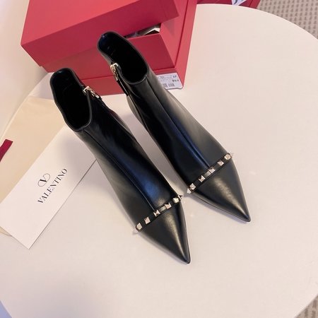 Valentino ROCKSTUD series short boots