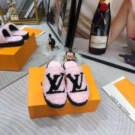 Louis Vuitton Lamb wool slippers