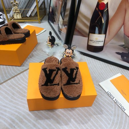 Louis Vuitton Lamb wool slippers