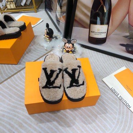 Louis Vuitton Lamb wool slippers