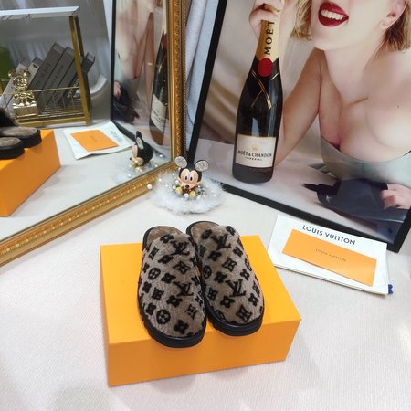 Louis Vuitton Lamb wool slippers