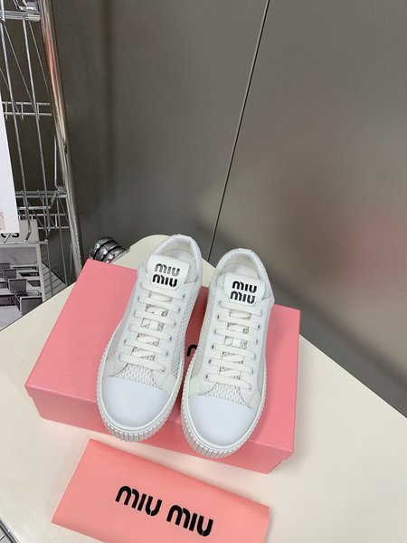 Miu Miu Simple clapboard design shoes
