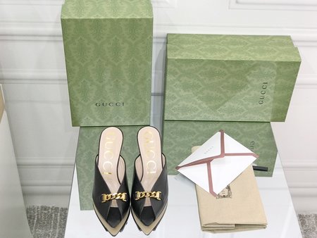 Gucci Open toe fish mouth sandals and slippers