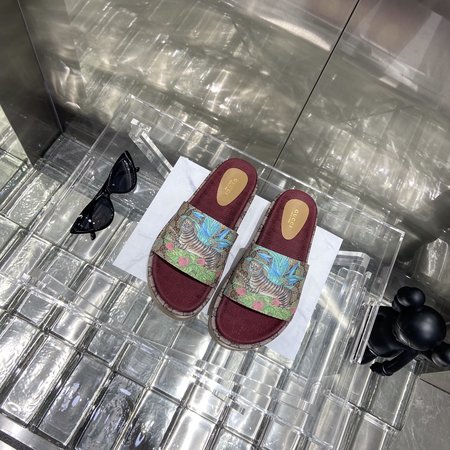 Gucci festival joint slippers
