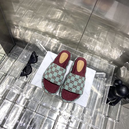 Gucci festival joint slippers