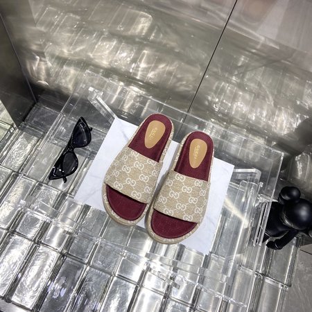 Gucci festival joint slippers