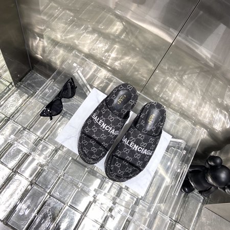 Gucci festival joint slippers
