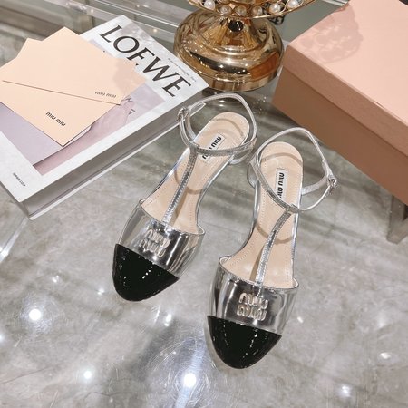 Miu Miu Smooth Simple Round Toe Sandals