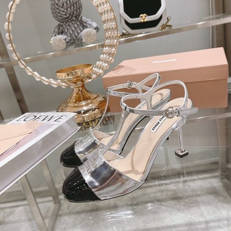 Miu Miu Smooth Simple Round Toe Sandals