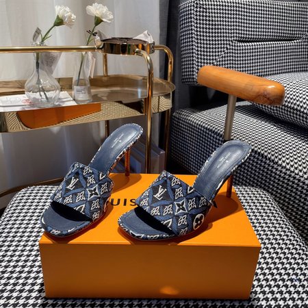 Louis Vuitton Embossed slippers