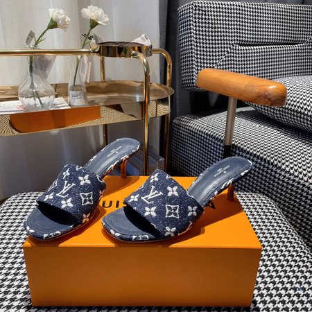 Louis Vuitton Embossed slippers