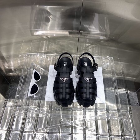 Prada Colorful thick-soled gear sandals with woven cowhide uppers are rich in colors and playful and interesting 35-40