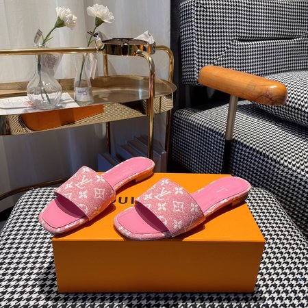 Louis Vuitton Embossed slippers