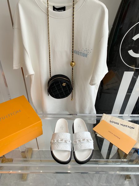 Louis Vuitton LV slippers