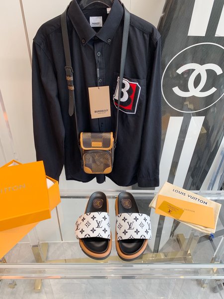 Louis Vuitton LV slippers