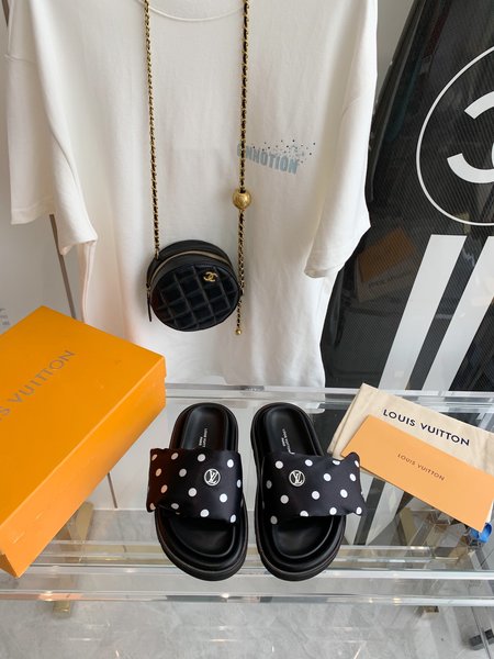 Louis Vuitton LV slippers