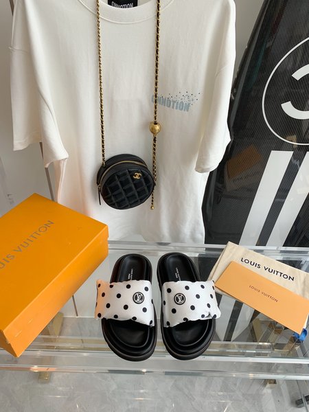 Louis Vuitton LV slippers