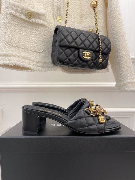 Chanel Pendant Pearl Chain Slippers Classic Rhombus Design