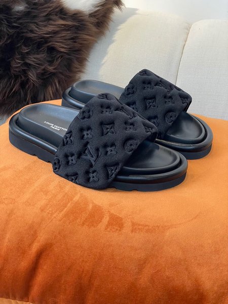 Louis Vuitton L velcro sandal slippers