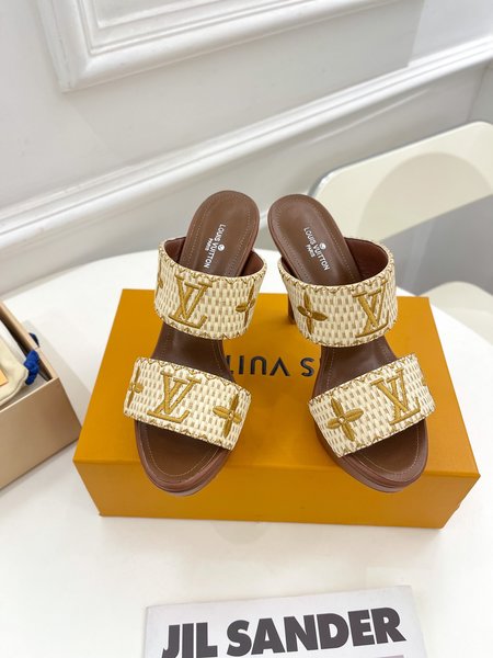 Louis Vuitton Vintage embroidery high heels LV