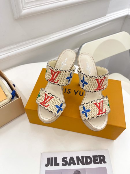 Louis Vuitton Vintage embroidery high heels LV