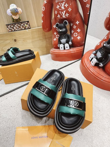 Louis Vuitton P sandals slippers
