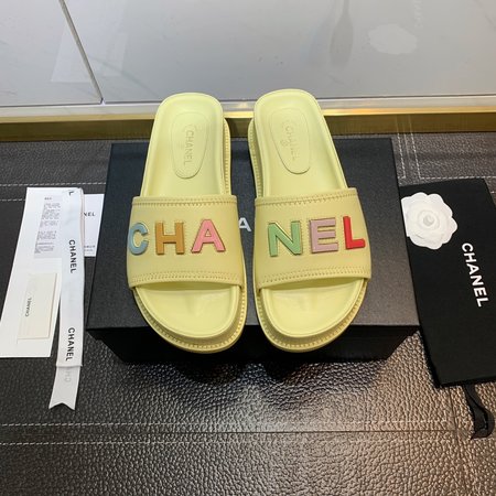 Chanel Candy color platform slippers sheepskin upper inlaid with letter buckle height 4.5cm