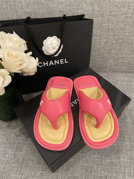 Chanel bread slippers sheepskin