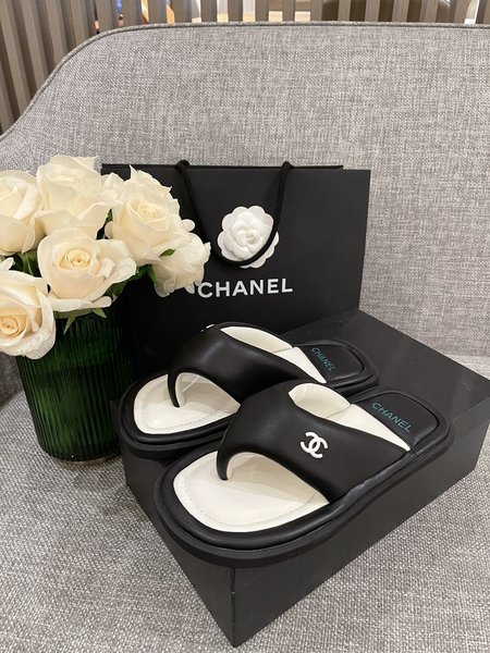 Chanel bread slippers sheepskin