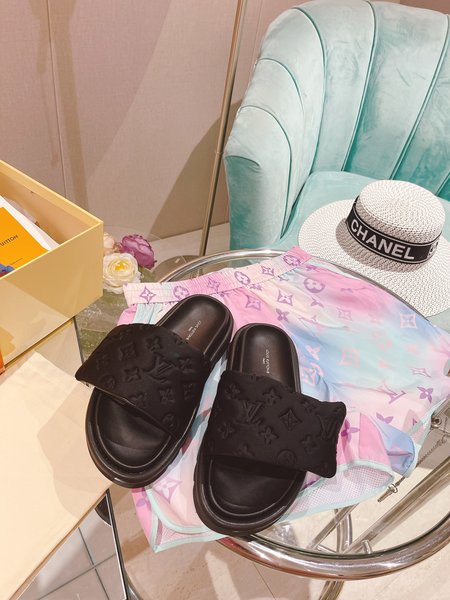 Louis Vuitton 3D slippers high-end atmosphere