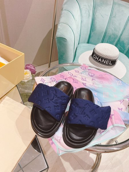 Louis Vuitton 3D slippers high-end atmosphere