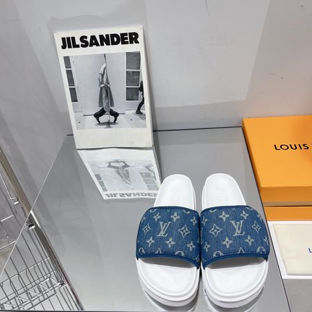 Louis Vuitton slippers