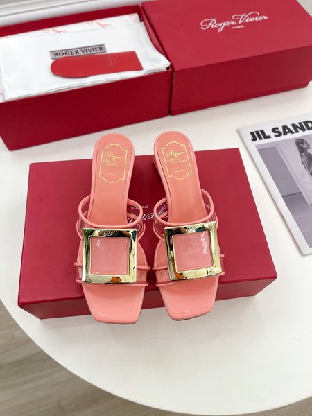 Roger Viver Temperament and generous buckle slippers series