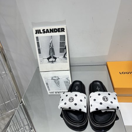Louis Vuitton LV slippers