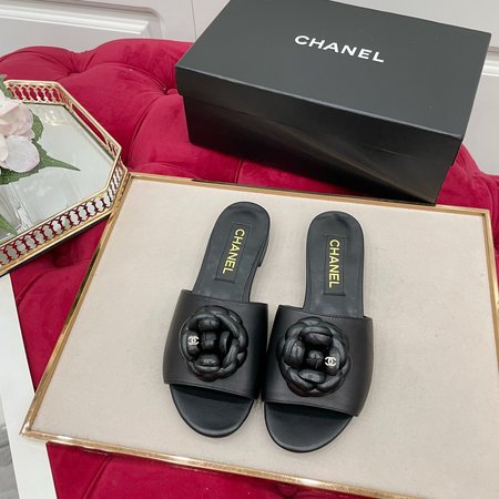Chanel Elegant high-end camellia slippers