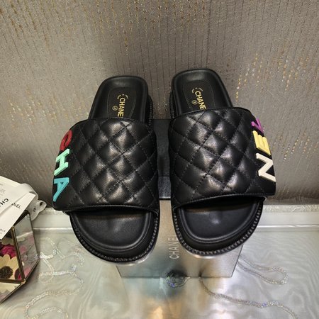 Chanel High-quality lacquered platform slippers