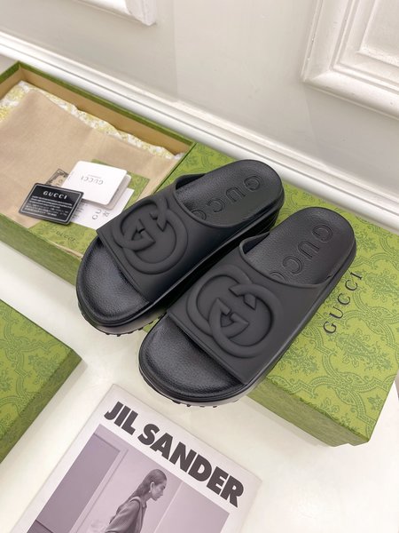 Gucci Simple thick-soled beach slippers