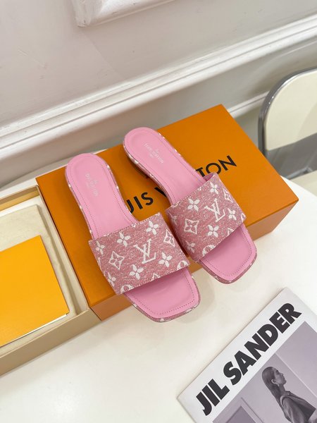 Louis Vuitton slippers
