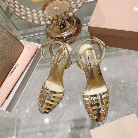 Miu Miu simple and elegant sandals