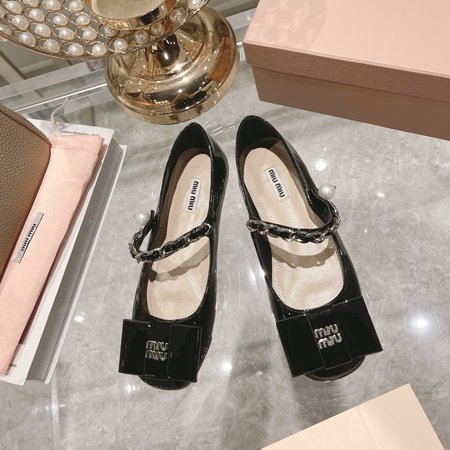 Miu Miu Square Toe Chunky Chain Pearl Mary Janes
