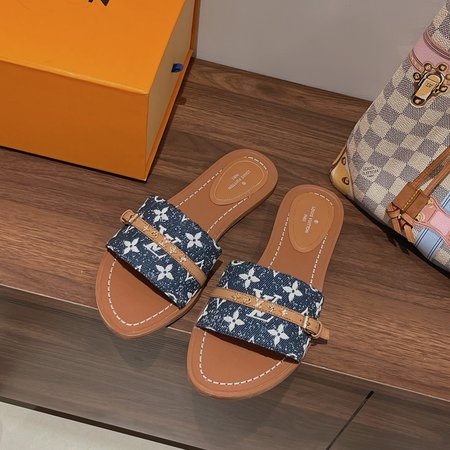Louis Vuitton classic slippers