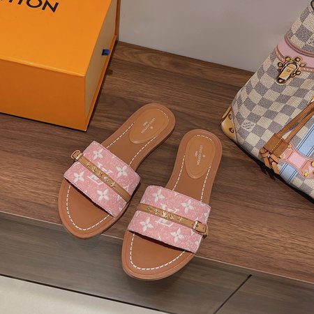 Louis Vuitton classic slippers