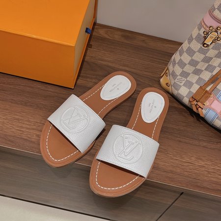 Louis Vuitton classic slippers