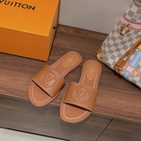 Louis Vuitton classic slippers