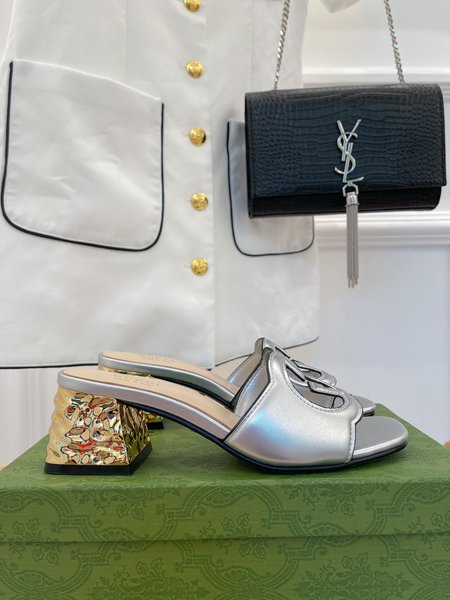 Gucci GG cutout water ripple slippers