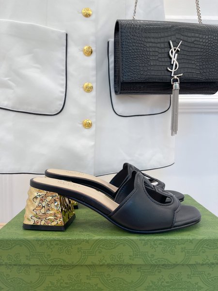 Gucci GG cutout water ripple slippers