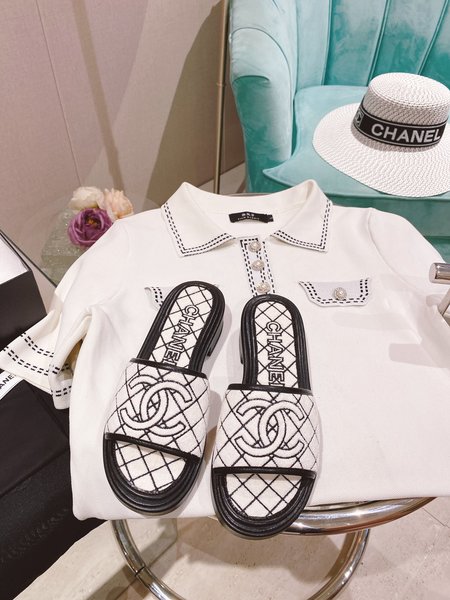 Chanel flat chunky heel slippers