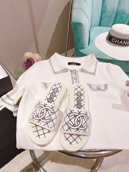 Chanel flat chunky heel slippers