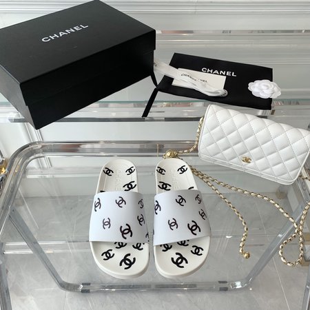 Chanel Slippers full Logo