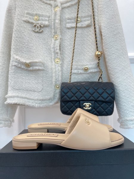 Chanel CC Logo Sliders in Lambskin